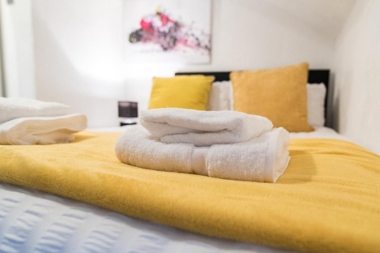Dd Apartment 8 - Free Parking - Fast Wifi 达宁顿堡 外观 照片